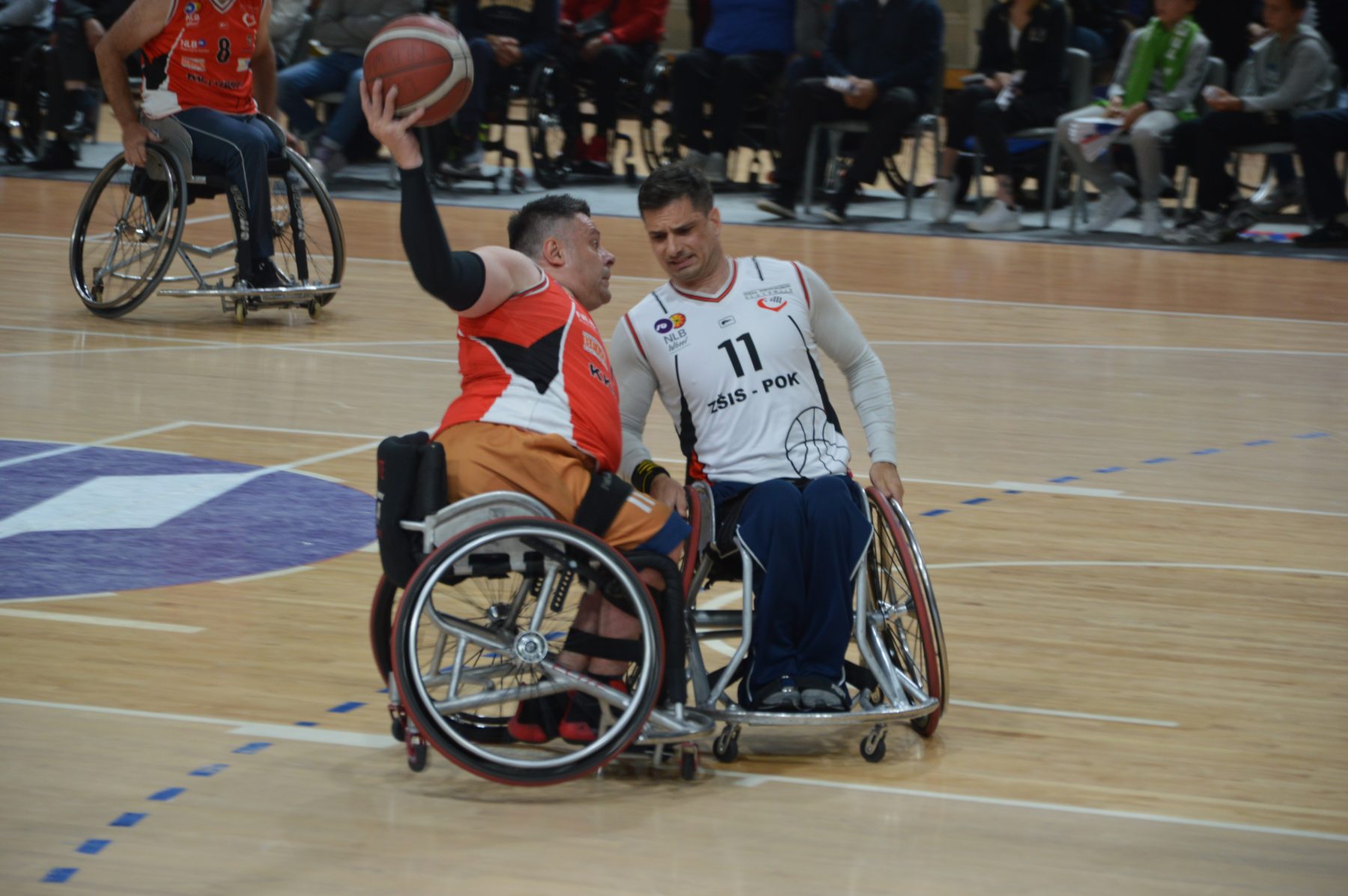 Finalna tekma regionalne košarkarske lige na vozičkih, ki je potekala 17. maja 2025 v Hali Tivoli. Hrani Muzej športa.