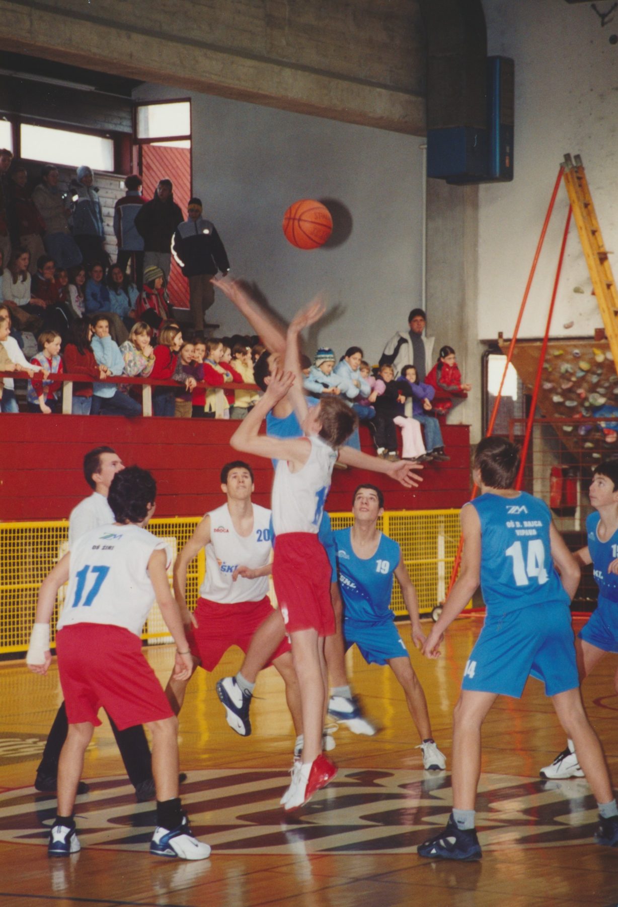 OŠ Draga Bajca Vipava, 2004. Foto: Tadej Česnik.