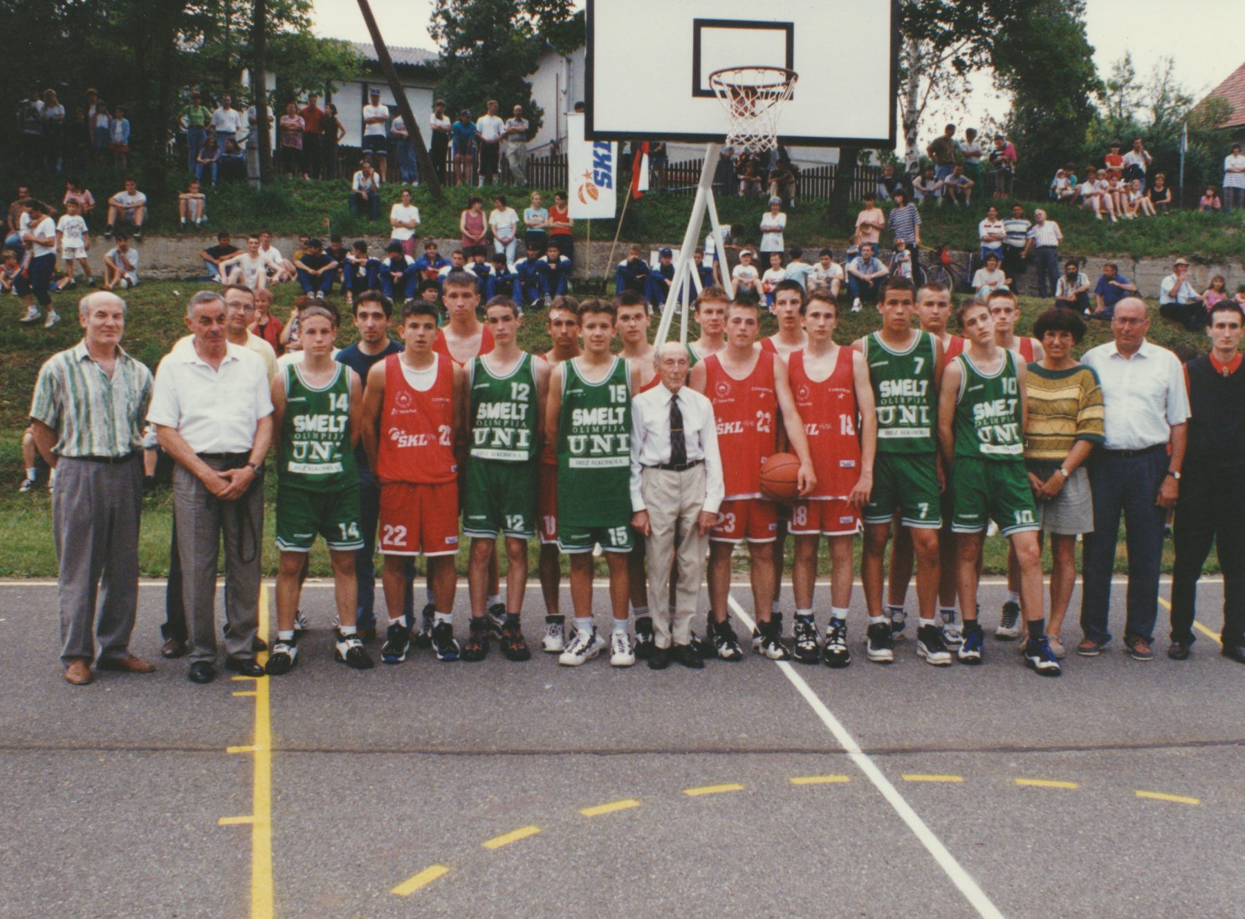 Olimpijec Leon Štukelj, košarkarja Ivo Daneu in Mik Pavlovič na obisku v OŠ Šentilj, 1995/1996.