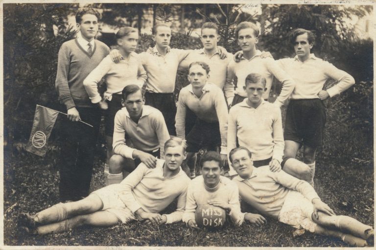 Fotografija moštva domžalskega Diska iz leta 1924.